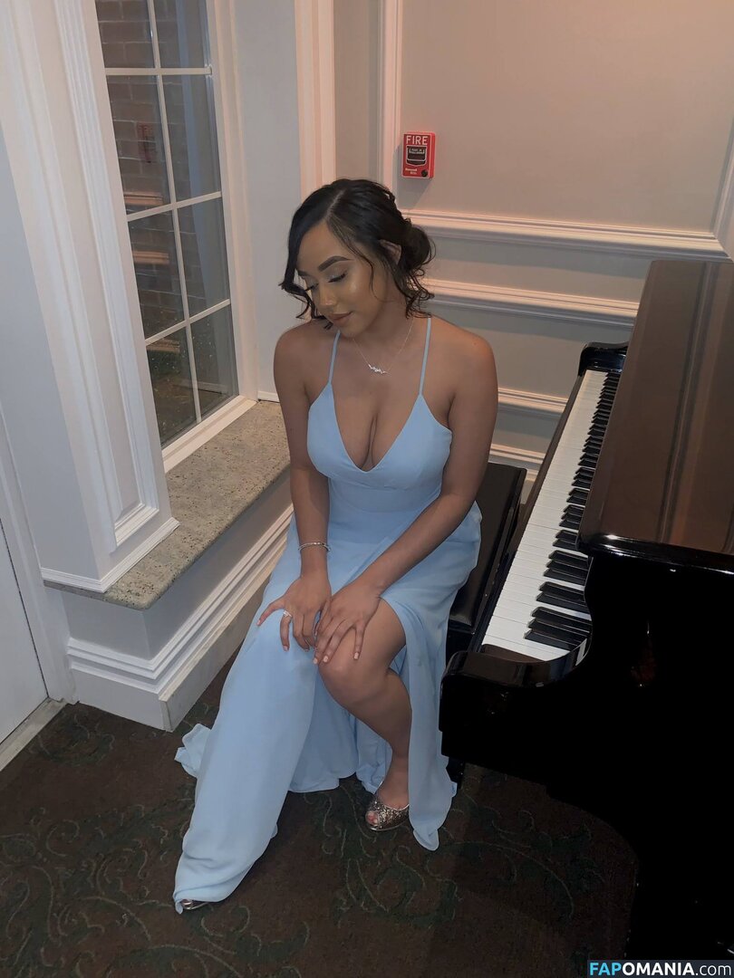 itsqueennovaa Обнажённый OnlyFans  Утёкшее фото #2