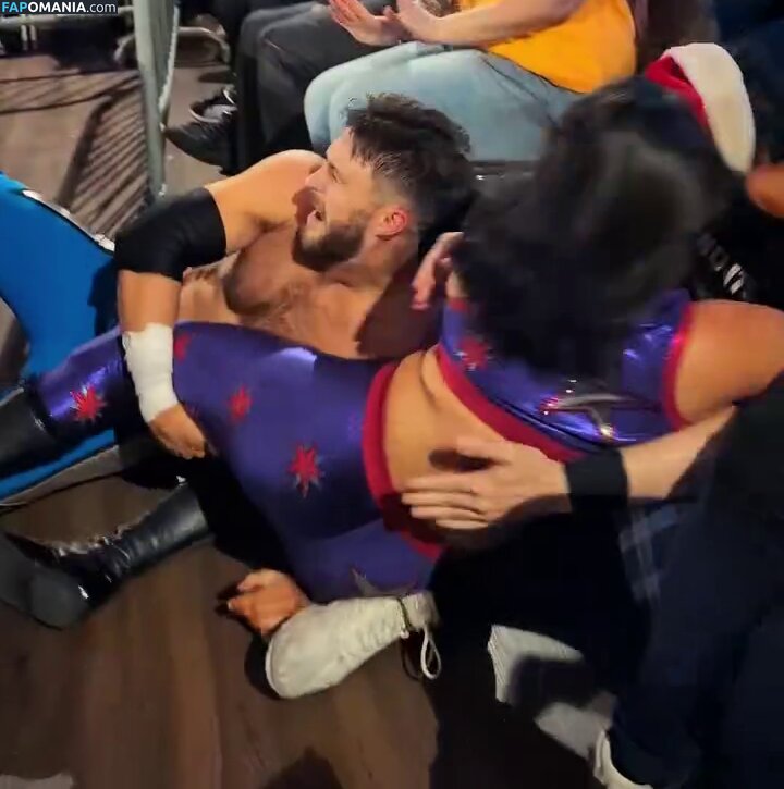 Izzy Moreno  / Izzy Moreno / ItsIzzyMania / itsizzymania Обнажённый OnlyFans  Утёкшее фото #4