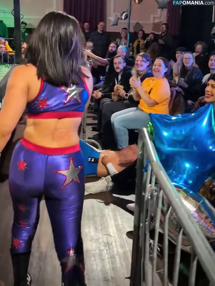 Izzy Moreno  / Izzy Moreno / ItsIzzyMania / itsizzymania Обнажённый OnlyFans  Утёкшее фото #7