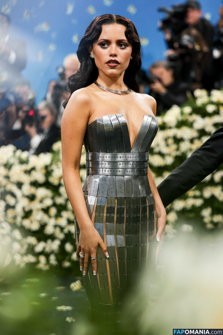 Jenna Ortega / Page / jennaortega Обнажённый OnlyFans  Утёкшее фото #1582