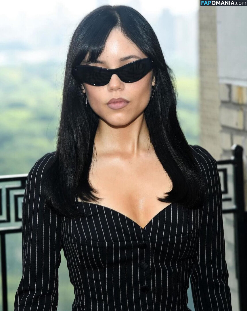 Jenna Ortega / Page / jennaortega Обнажённый OnlyFans  Утёкшее фото #1672