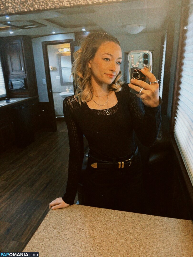 Jodelle Ferland / jodellemicah Обнажённый OnlyFans  Утёкшее фото #9