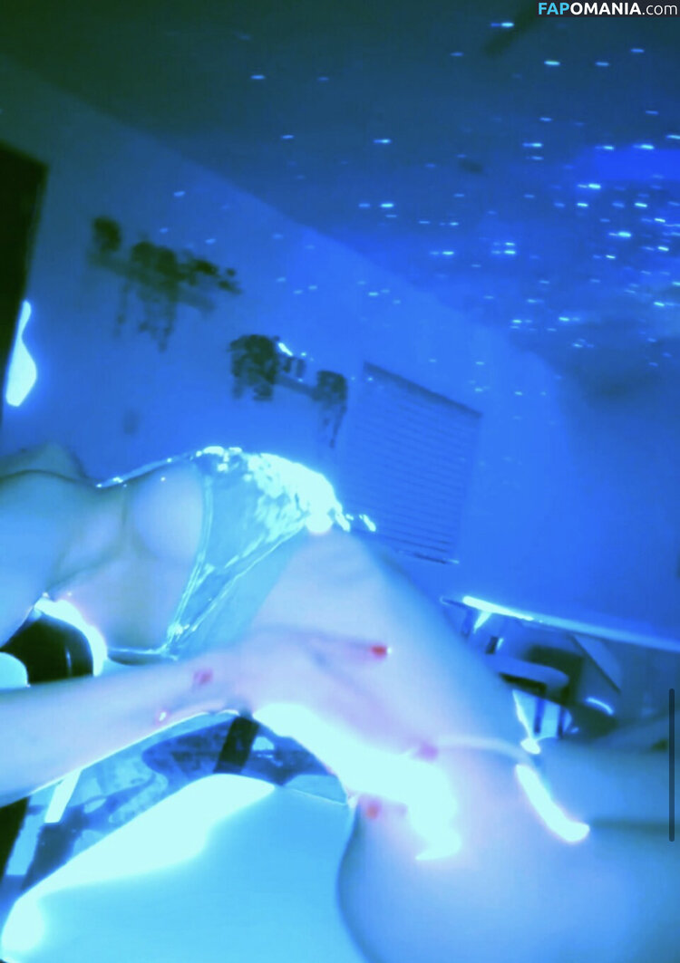 Katie Bell / katiebellofficial / katieeeeebell Обнажённый OnlyFans  Утёкшее фото #24