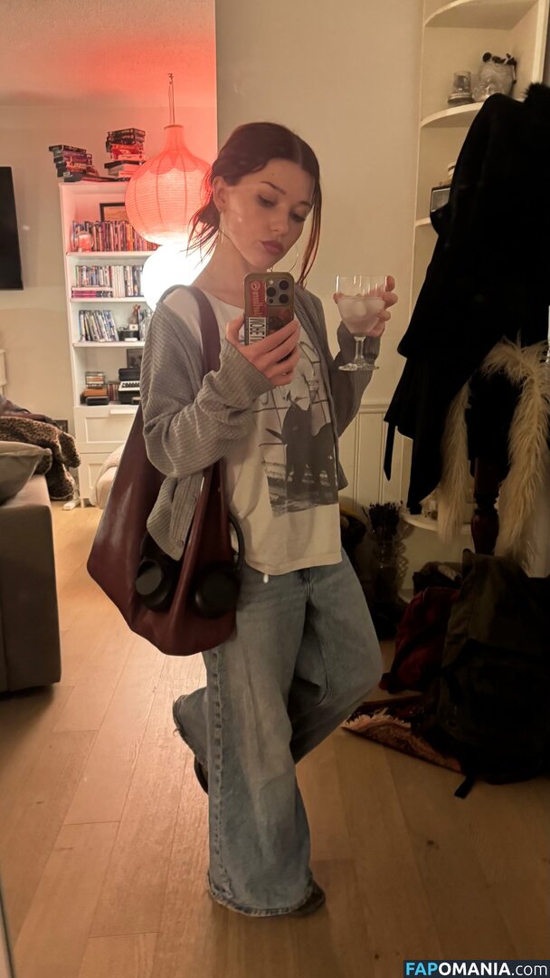 Katie Douglas / katiedouglas98 Обнажённый OnlyFans  Утёкшее фото #1