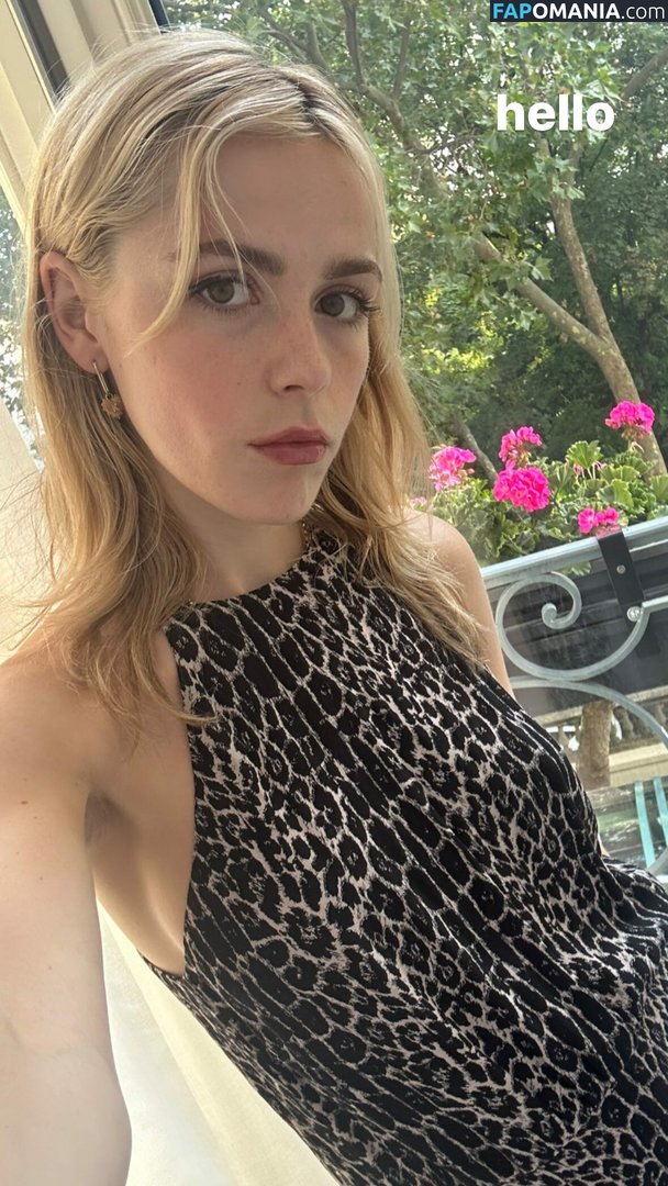 AdventuresSabrina / Kiernan Shipka / kiernanshipka Обнажённый OnlyFans  Утёкшее фото #113