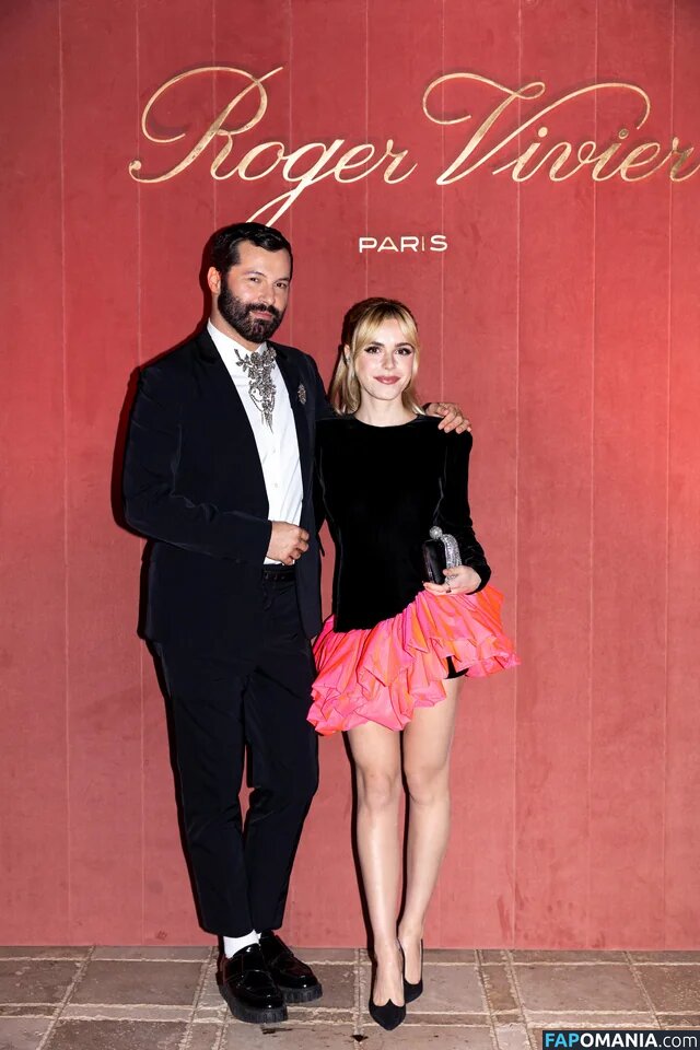 AdventuresSabrina / Kiernan Shipka / kiernanshipka Обнажённый OnlyFans  Утёкшее фото #591