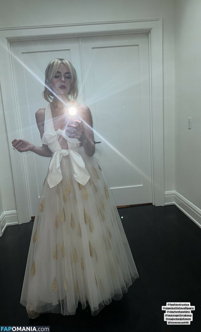AdventuresSabrina / Kiernan Shipka / kiernanshipka Обнажённый OnlyFans  Утёкшее фото #662