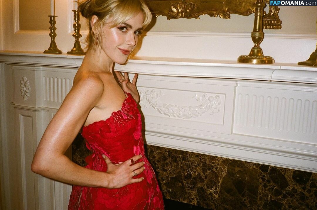 AdventuresSabrina / Kiernan Shipka / kiernanshipka Обнажённый OnlyFans  Утёкшее фото #879