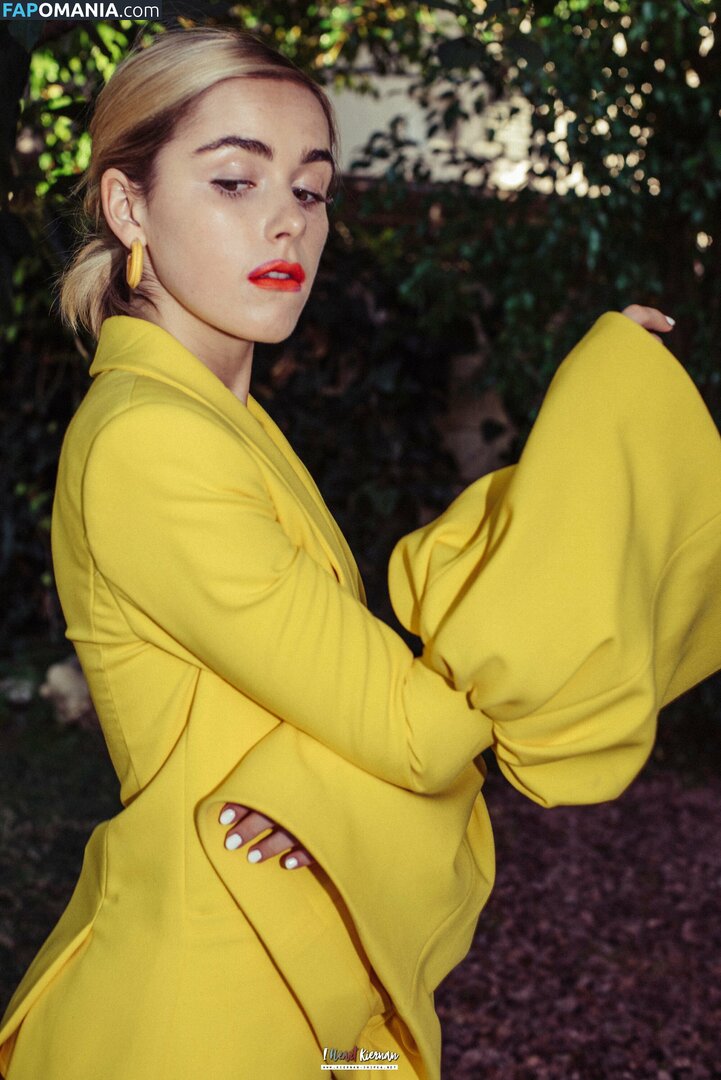 AdventuresSabrina / Kiernan Shipka / kiernanshipka Обнажённый OnlyFans  Утёкшее фото #968