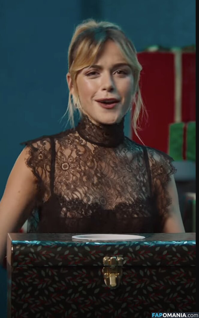 AdventuresSabrina / Kiernan Shipka / kiernanshipka Обнажённый OnlyFans  Утёкшее фото #1462