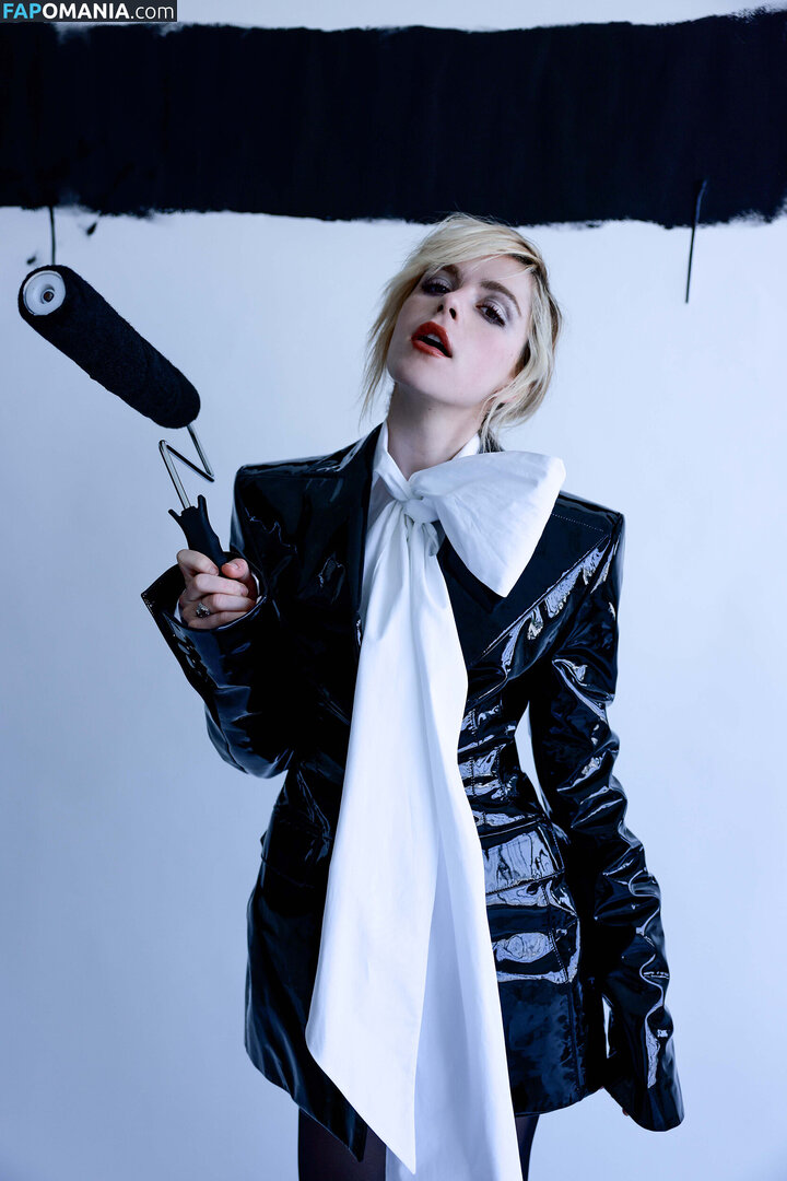 AdventuresSabrina / Kiernan Shipka / kiernanshipka Обнажённый OnlyFans  Утёкшее фото #1536