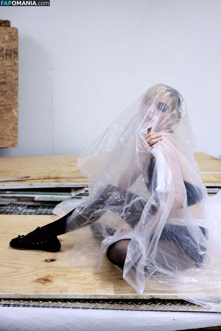 AdventuresSabrina / Kiernan Shipka / kiernanshipka Обнажённый OnlyFans  Утёкшее фото #1540