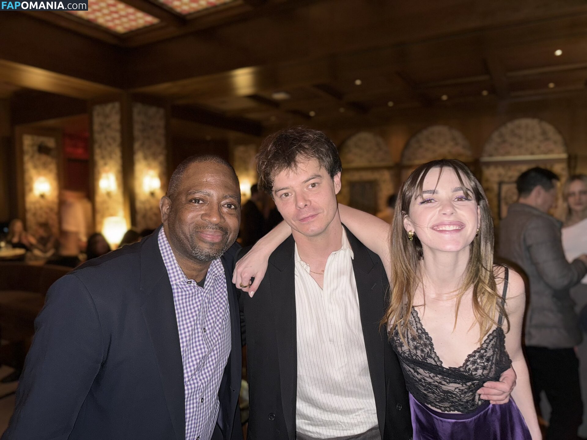 AdventuresSabrina / Kiernan Shipka / kiernanshipka Обнажённый OnlyFans  Утёкшее фото #1555