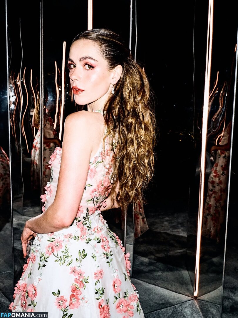 AdventuresSabrina / Kiernan Shipka / kiernanshipka Обнажённый OnlyFans  Утёкшее фото #1565