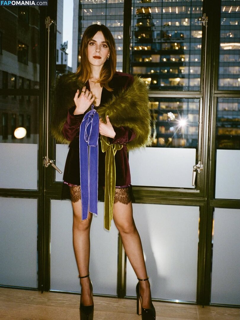 AdventuresSabrina / Kiernan Shipka / kiernanshipka Обнажённый OnlyFans  Утёкшее фото #1567