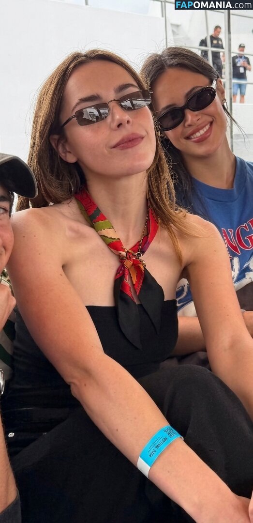 AdventuresSabrina / Kiernan Shipka / kiernanshipka Обнажённый OnlyFans  Утёкшее фото #1573