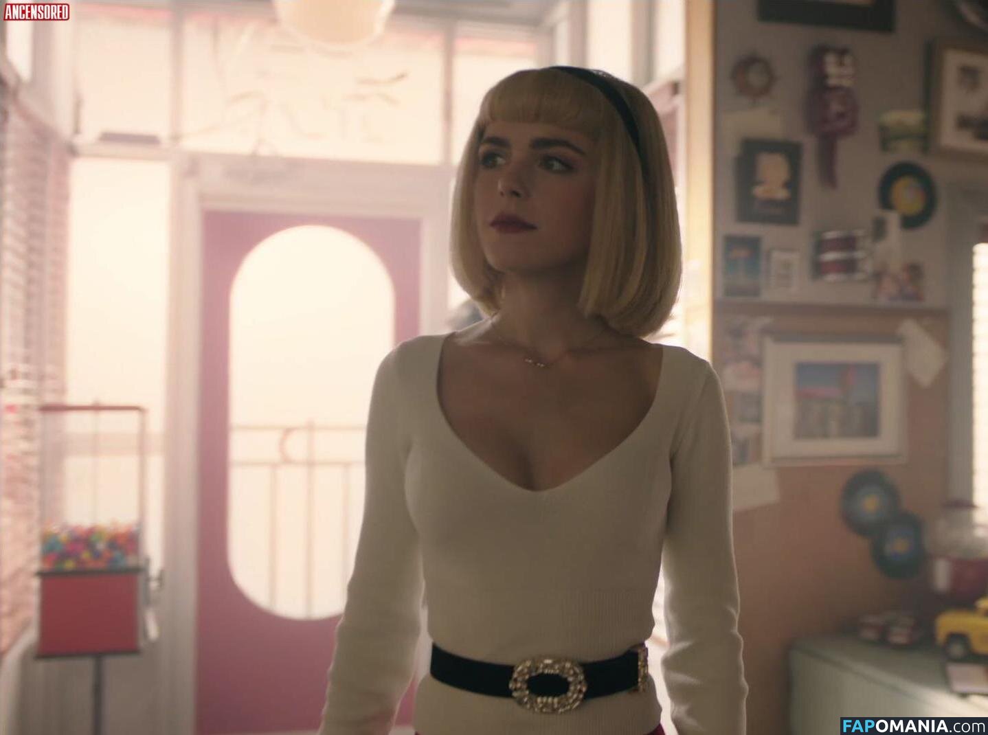AdventuresSabrina / Kiernan Shipka / kiernanshipka Обнажённый OnlyFans  Утёкшее фото #1609