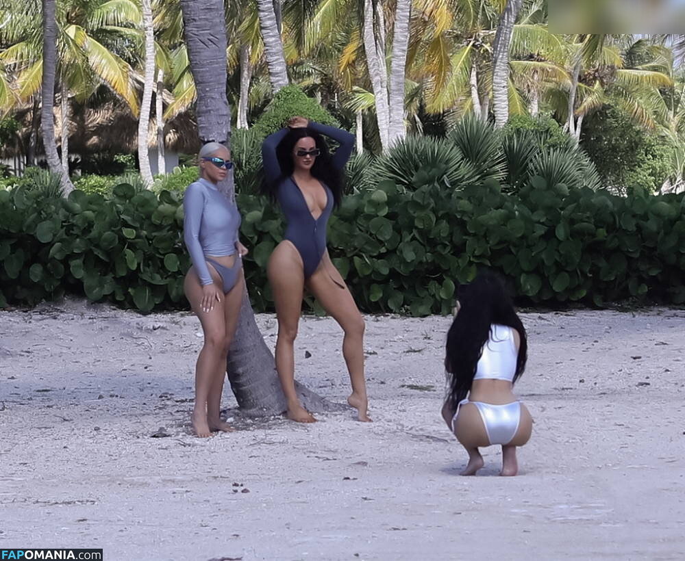 Kim Kardashian / kimkadarshian / kimkardashian Обнажённый OnlyFans  Утёкшее фото #86