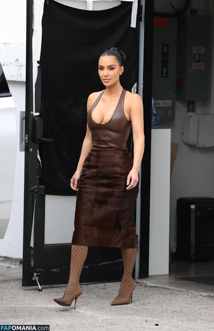 Kim Kardashian / kimkadarshian / kimkardashian Обнажённый OnlyFans  Утёкшее фото #153