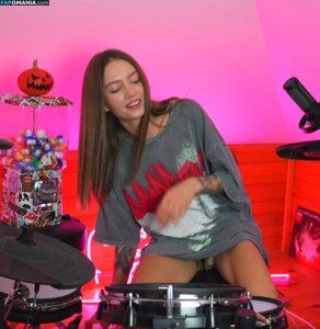 Kriss Drummer / Kristina Rybalchenko / kriss_drummer Обнажённый OnlyFans  Утёкшее фото #2