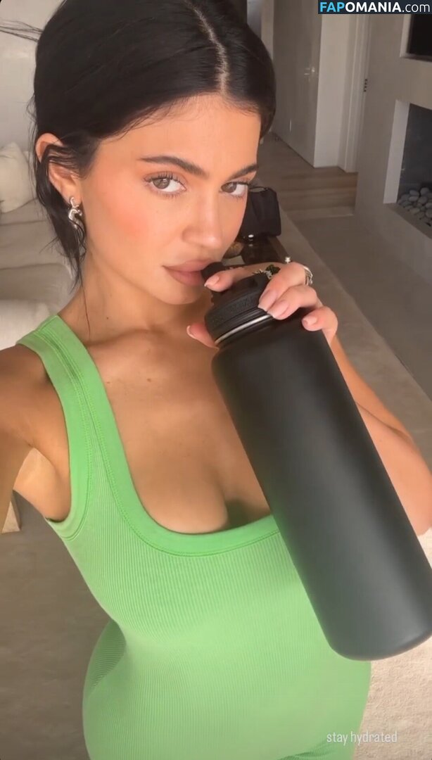 Kylie Jenner / kyliejenner / kyliejenner.2 Обнажённый OnlyFans  Утёкшее фото #30