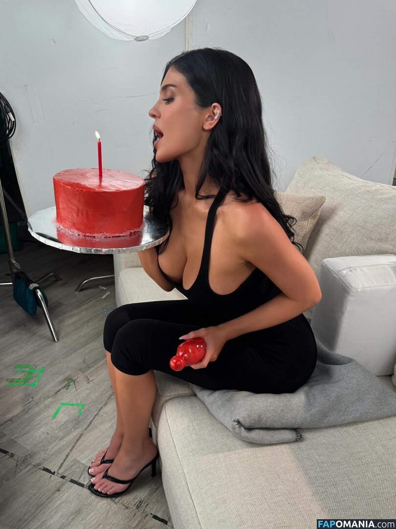 Kylie Jenner / https: / kyliejenner / kyliejenner.2 Обнажённый OnlyFans  Утёкшее фото #135