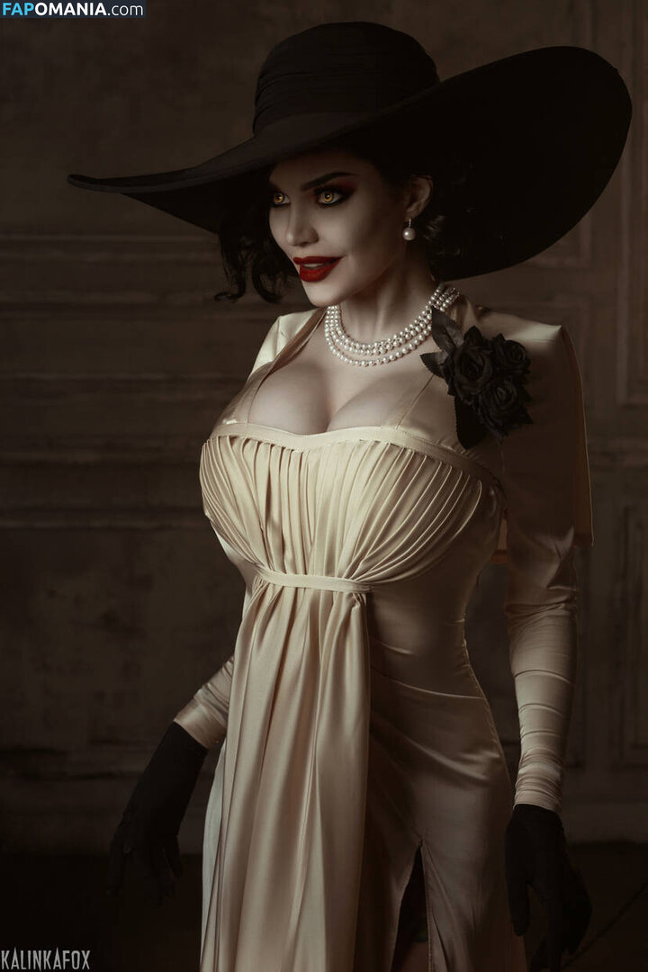 Alcina Dimitrescu and Bela Dimitrescu / Cassandra Dimitrescu / Daniela Dimitrescu / Lady Dimitrescu / ladydumitrescu Обнажённый OnlyFans  Утёкшее фото #2