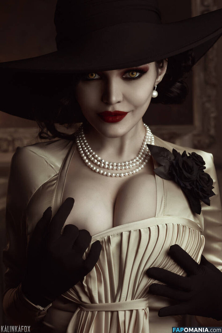 Alcina Dimitrescu and Bela Dimitrescu / Cassandra Dimitrescu / Daniela Dimitrescu / Lady Dimitrescu / ladydumitrescu Обнажённый OnlyFans  Утёкшее фото #3