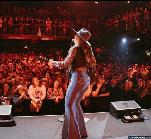 Lainey Wilson / laineywilsonmusic Обнажённый OnlyFans  Утёкшее фото #5