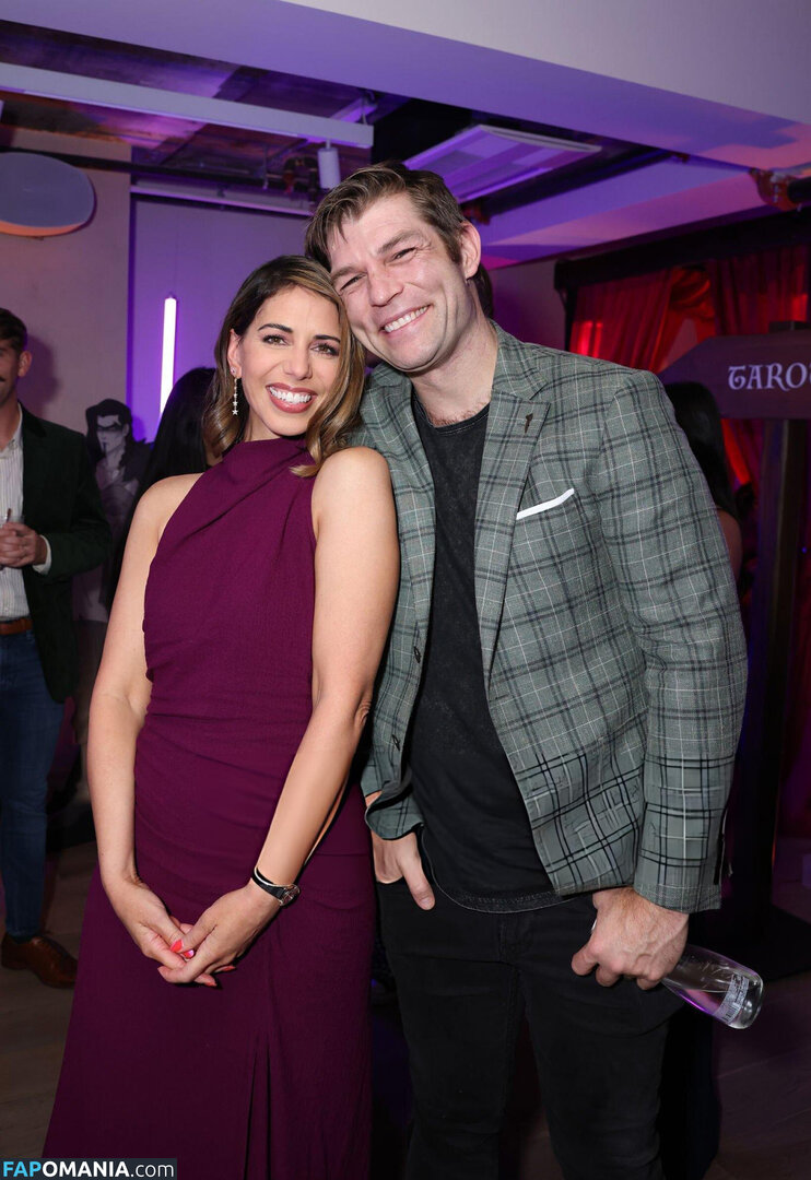 Laura Bailey / LauraBaileyVO / saltybl0nde Обнажённый OnlyFans  Утёкшее фото #10