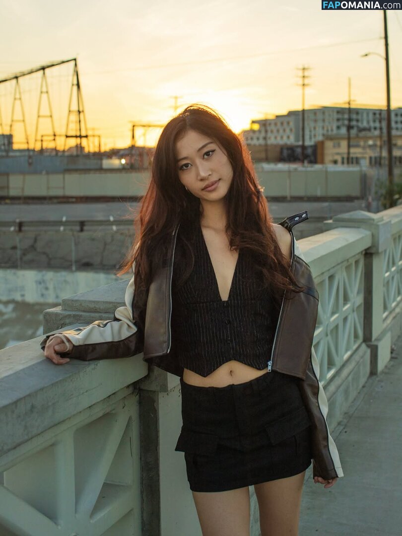 Famous Asian tiktoker / Leenda Dong / leendadong / leendaphotodumps Обнажённый OnlyFans  Утёкшее фото #1