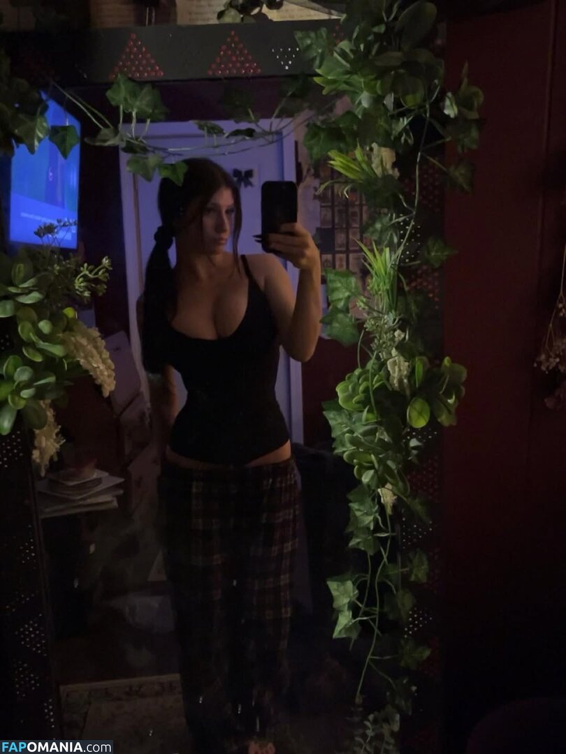 Lil Vampy / lil.vamppyy / lil_vampy Обнажённый OnlyFans  Утёкшее фото #1