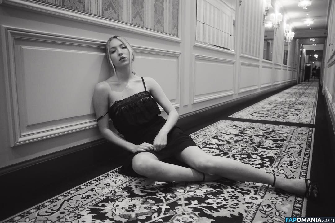 Lila Grace Moss Hack / https: Обнажённый OnlyFans  Утёкшее фото #8