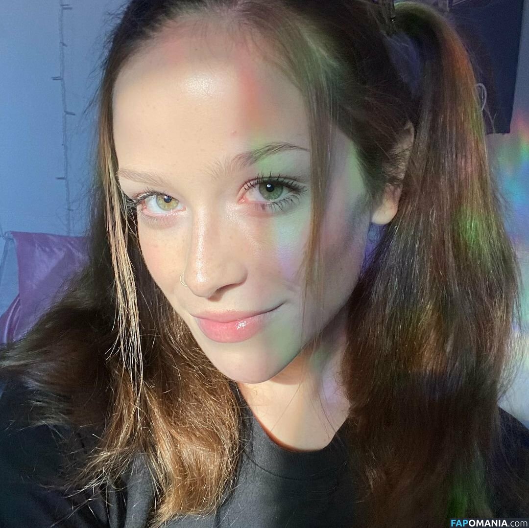 lilly_spunk / lillyspunk / outer.space.fairy Обнажённый OnlyFans  Утёкшее фото #5