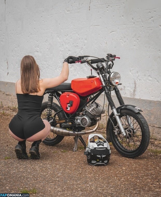 Lisamoto / lisaa.moto Обнажённый OnlyFans  Утёкшее фото #25