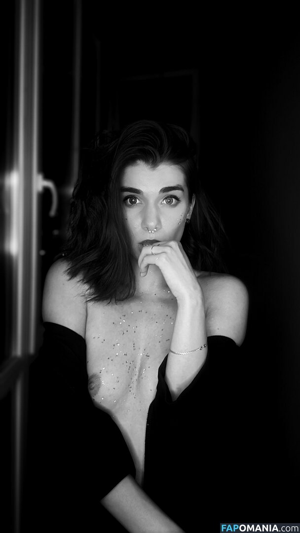 Little Satana / little.satana / s.satana_666 / tomnaya_satana Обнажённый OnlyFans  Утёкшее фото #34