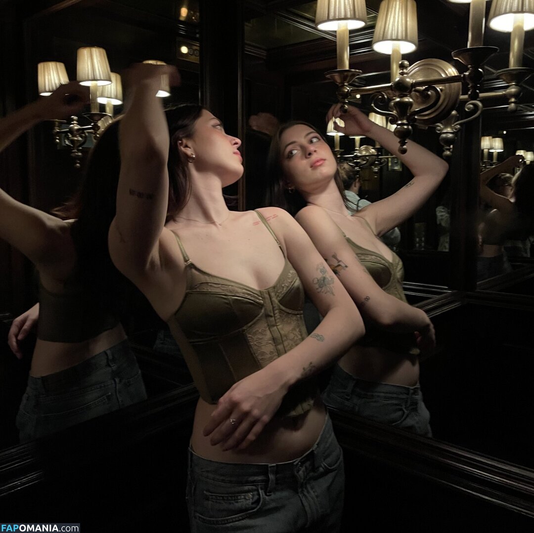 Lizzy McAlpine / jesus_yo / lizzymcalpine Обнажённый OnlyFans  Утёкшее фото #20