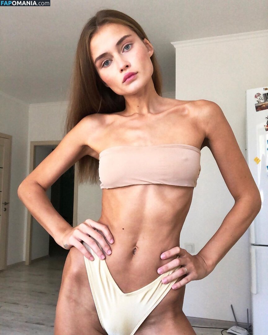 Lola Dikova / loladikovaa Обнажённый OnlyFans  Утёкшее фото #6