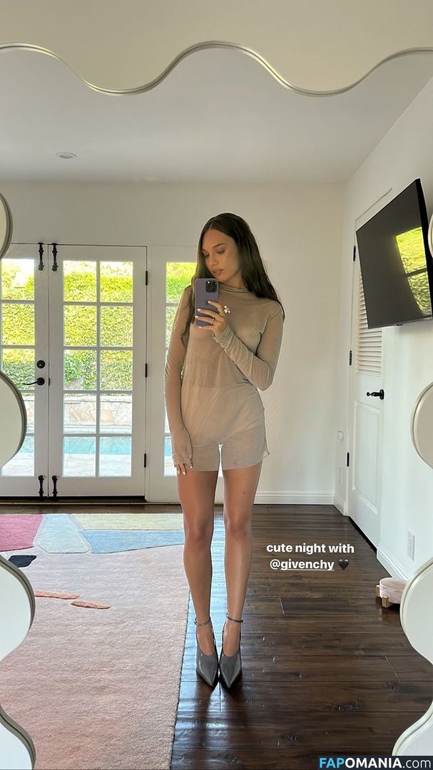 Maddie Ziegler / maddieziegler Обнажённый OnlyFans  Утёкшее фото #9