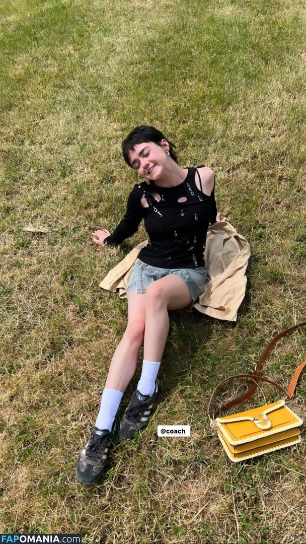 Maisie Williams Обнажённый Утёкшее фото #12