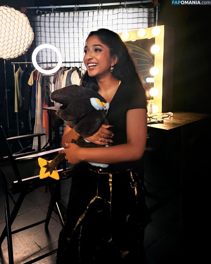 Maitreyi Ramakrishnan / maitreyiramakrishnan / ramakrishnannn Обнажённый OnlyFans  Утёкшее фото #3