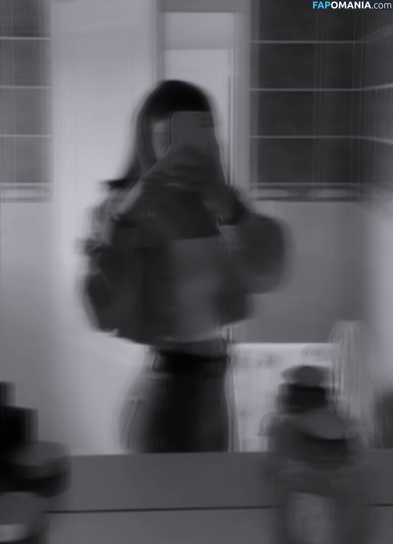 Maïna / _mmainaa_ Обнажённый OnlyFans  Утёкшее фото #1