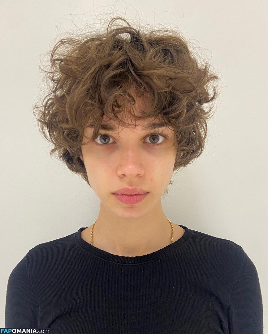 Mathilda Gvarliani / mathilda.gvarliani Обнажённый OnlyFans  Утёкшее фото #1