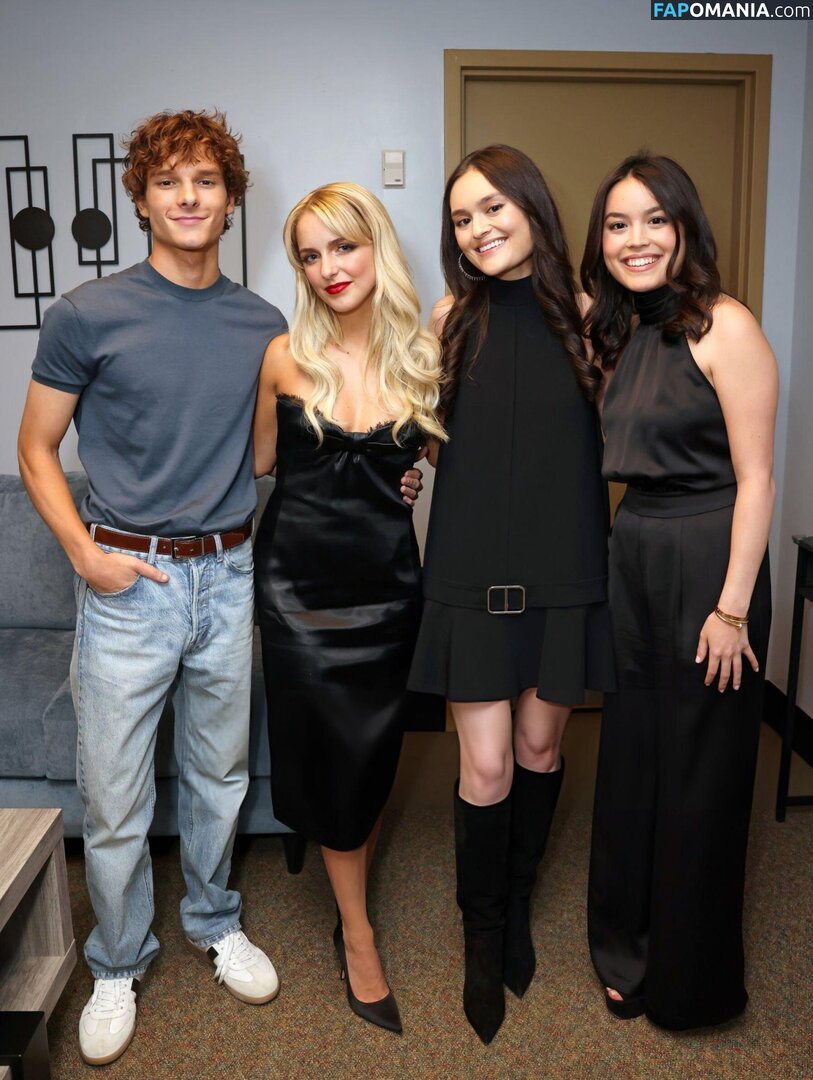 Mckenna Grace / mckennagrace / mckennagraceful Обнажённый OnlyFans  Утёкшее фото #154