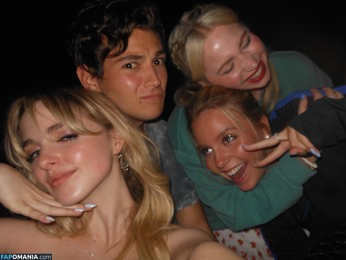 Mckenna Grace / mckennagrace / mckennagraceful Обнажённый OnlyFans  Утёкшее фото #187