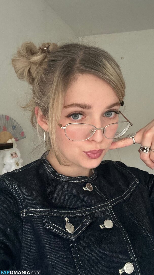 37521291 / Meg Mills / carecharmer Обнажённый OnlyFans  Утёкшее фото #2