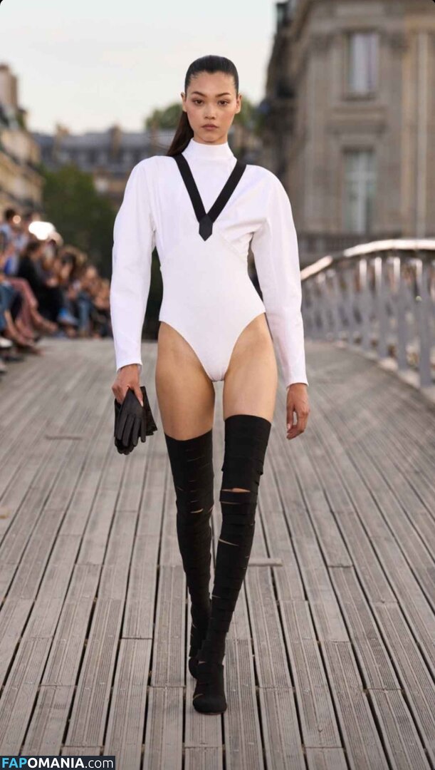 Mika Schneider / mikaschndr Обнажённый OnlyFans  Утёкшее фото #1