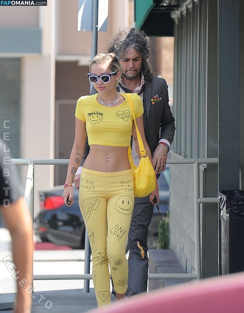 Miley Cyrus / https: / mileycyrus Обнажённый OnlyFans  Утёкшее фото #1