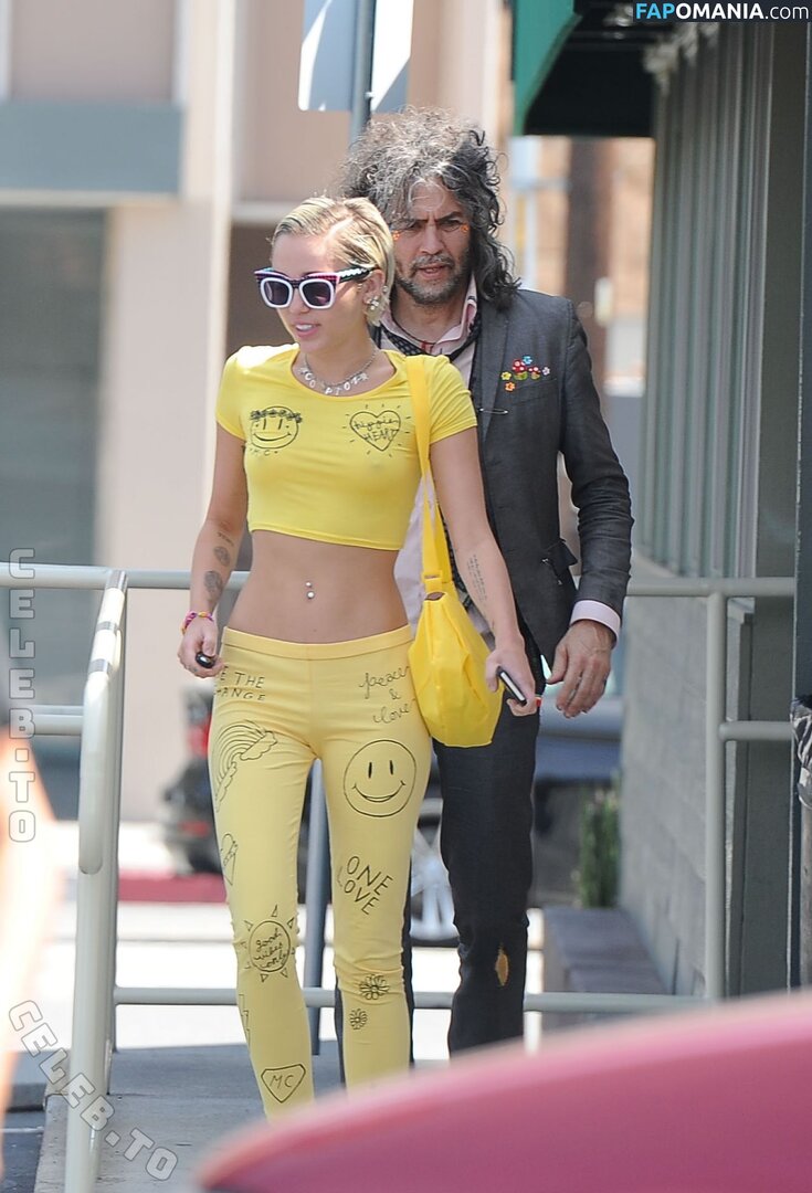 Miley Cyrus / https: / mileycyrus Обнажённый OnlyFans  Утёкшее фото #6