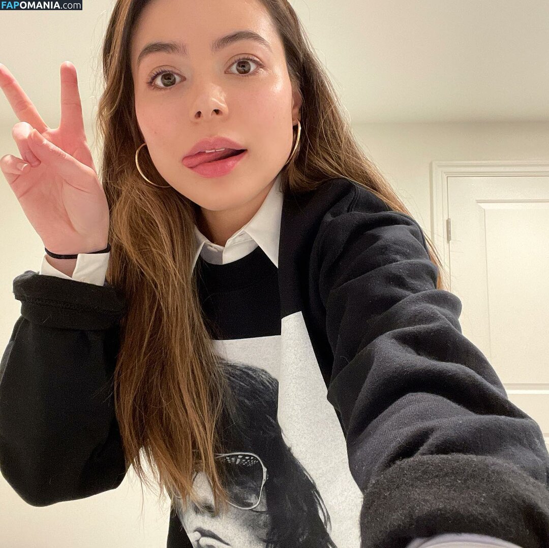 Miranda Cosgrove / MirandaCosgrove / onlyfanssz Обнажённый OnlyFans  Утёкшее фото #59